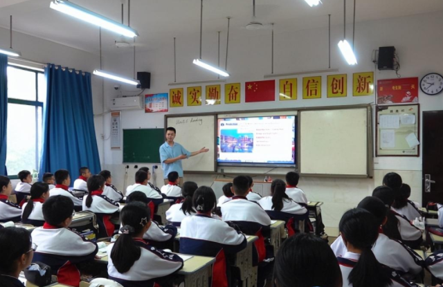 学生可动态复现真实场景实现物理环境与数字空间的虚实共生