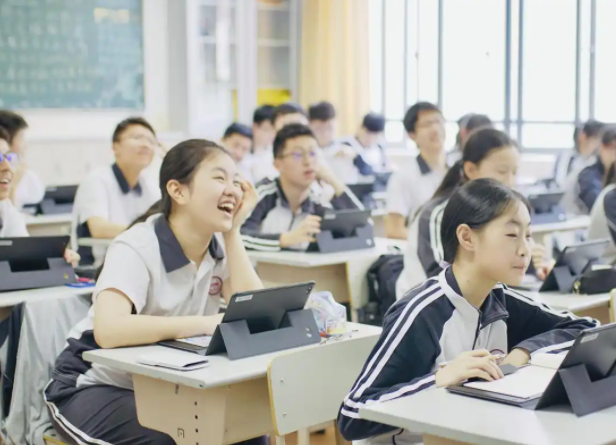 课程群组让学生在自主选择主动参与中充沛开发自己的潜能