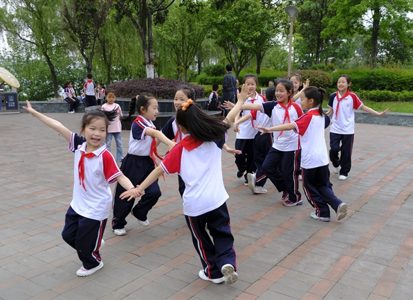 潜移默化地启蒙了天然保护意识也为未来的科学探求奠定基础