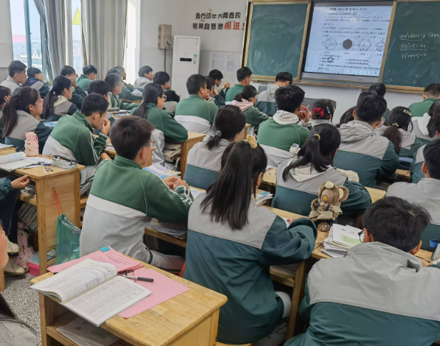 一直在探究打破传统高考升学的单一途径为学生提供更多元和面向未来