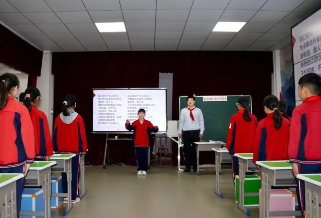 三堂课立足三阶段四环节结构化育人系统充分调动学生自动参与