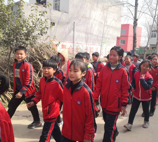 经过校园园区双场景育人培养新式学徒和