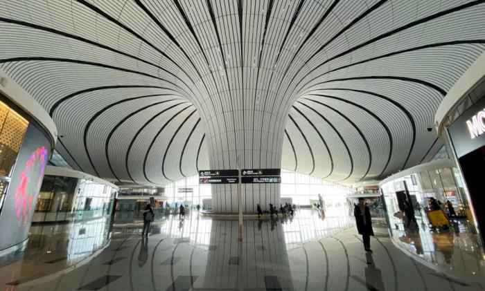 直击春运首日：铁陆空担起30亿运力