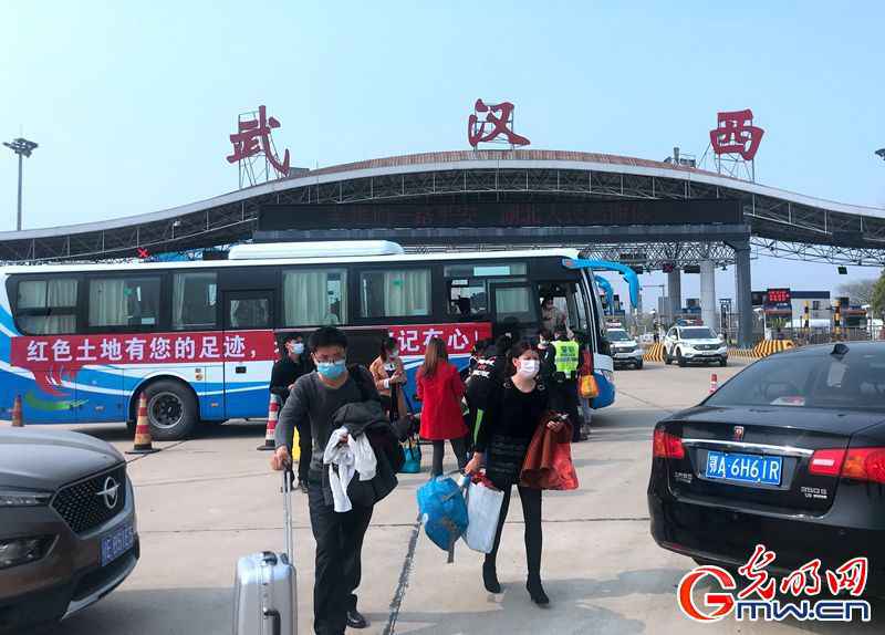  解封前的武汉有序重启 我们期待“你”光彩重生